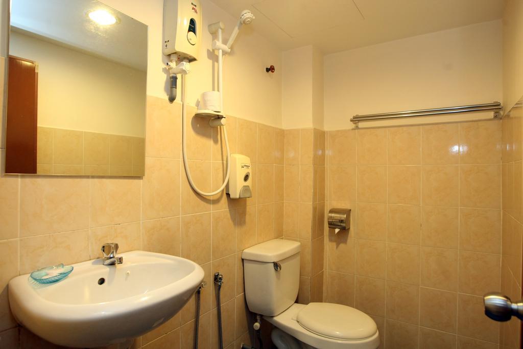 Uptown Hotel Каджанг Номер фото