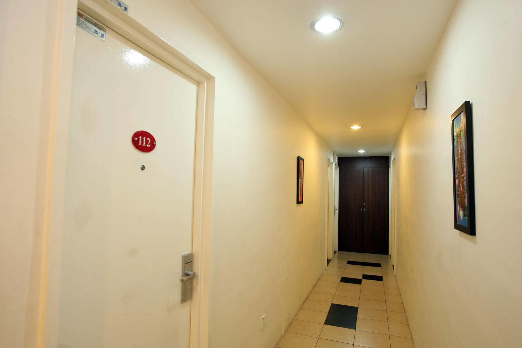 Uptown Hotel Каджанг Екстер'єр фото