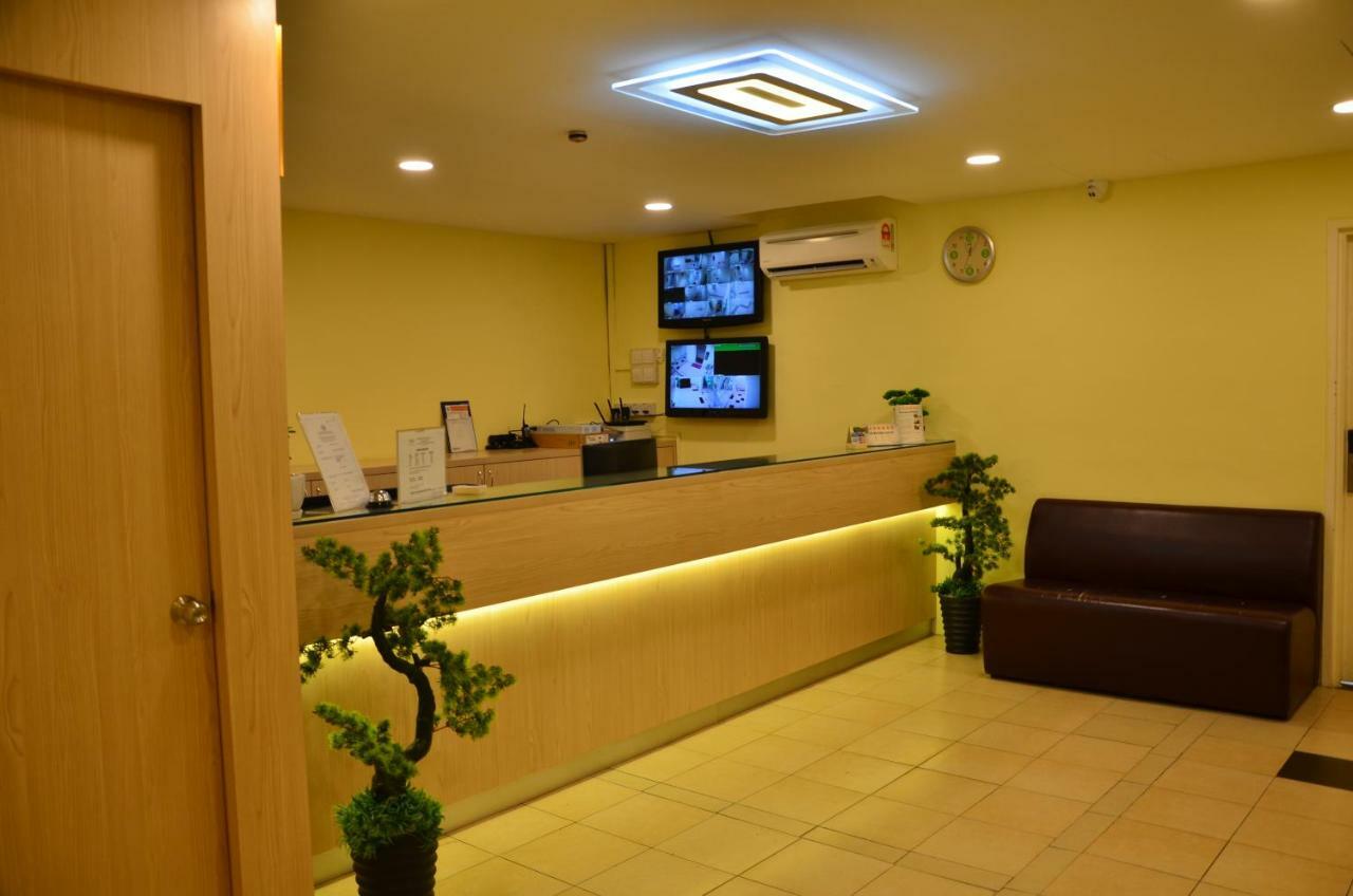 Uptown Hotel Каджанг Екстер'єр фото