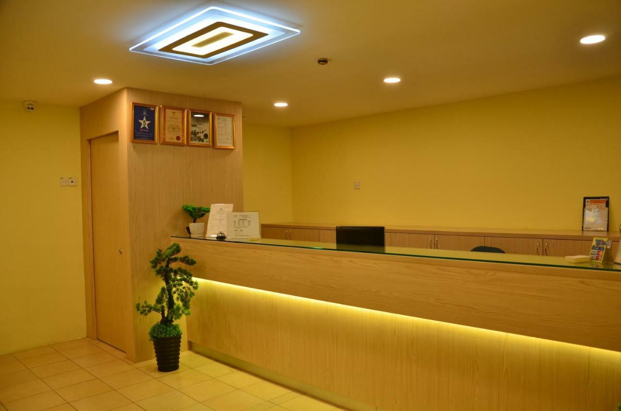 Uptown Hotel Каджанг Екстер'єр фото