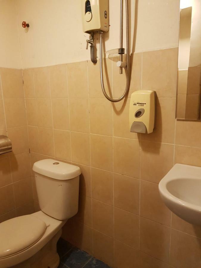 Uptown Hotel Каджанг Екстер'єр фото