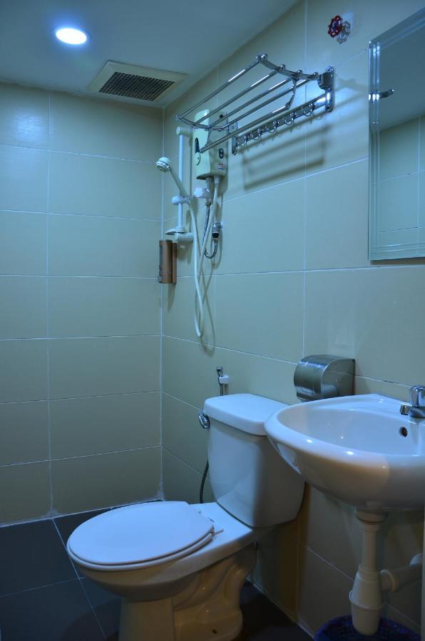 Uptown Hotel Каджанг Екстер'єр фото